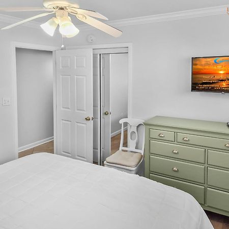 Is9-Cozy Upstairs Beachfront Condo - King Beds Форт Уолтон Бич Экстерьер фото