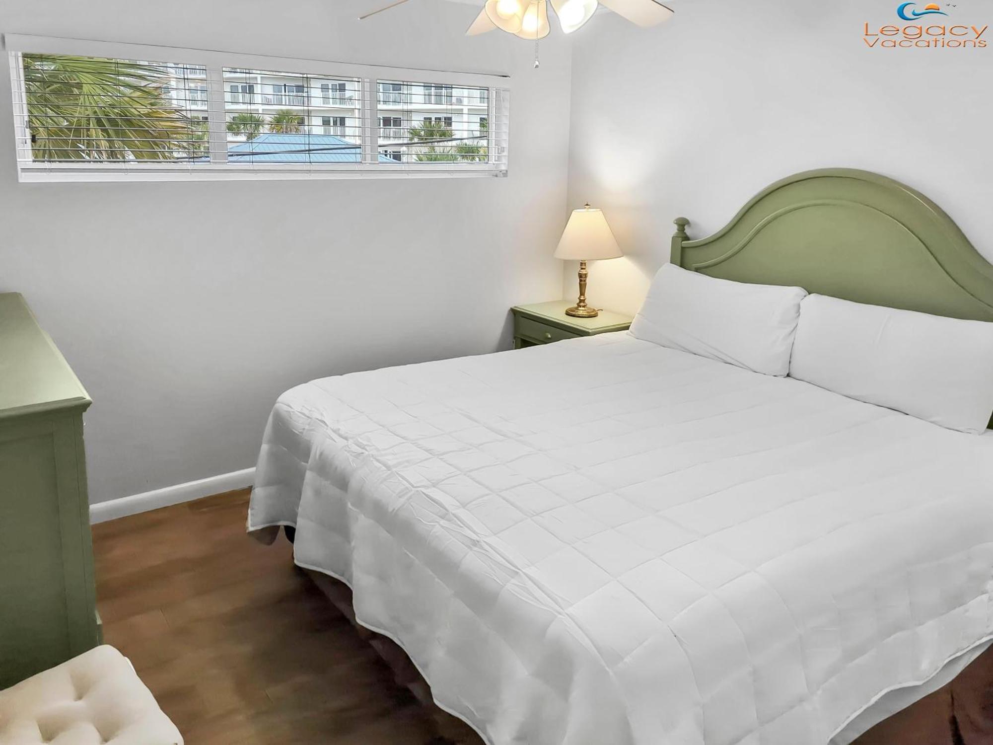 Is9-Cozy Upstairs Beachfront Condo - King Beds Форт Уолтон Бич Экстерьер фото
